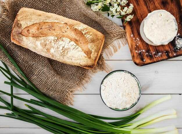 Аэрогриль отлично справляется с задачей выпекания ароматного домашнего хлеба и станет хорошей альтернативой духовке или хлебопечке в тех случаях, когда указанных устройств нет под рукой. Для приготовления этого простого рецепта потребуется всего лишь пшеничная мука, сливочное масло, активные сухие дрожжи и по одной с половиной ложке сахара и соли. Результат — хлеб, обладающий легкостью и воздушностью внутри, а снаружи покрыт аппетитной золотистой корочкой, хрустящей на каждом кусочке.