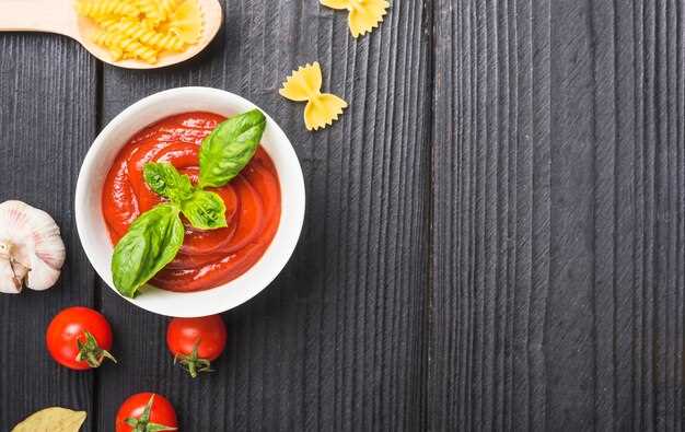 Если планируете длительный запас продукта, его можно заморозить в порционных пакетах или контейнерах на срок до 3 месяцев. В таком случае храните при температуре -18°C. Перед использованием размораживайте в холодильнике, а затем прогревайте на плите, помешивая, чтобы получить однородный вкус и текстуру.