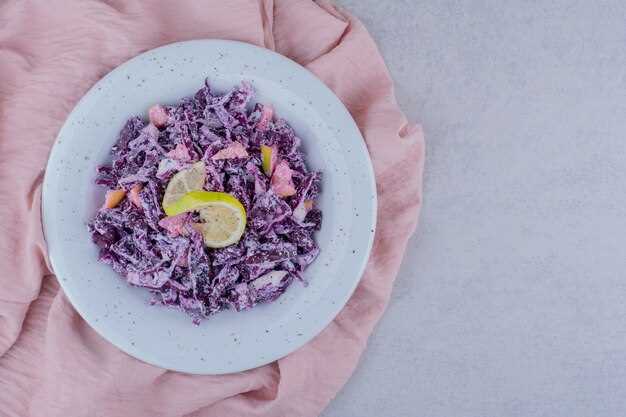 Классический салат с оливковым маслом и лимонным соком