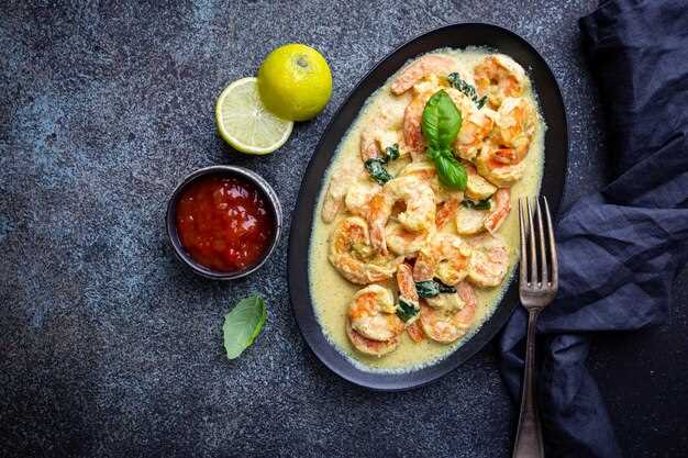Паста с пряными креветками и чесночным соусом