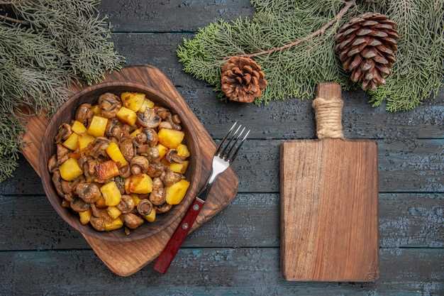 Гратен из картофеля и куриного филе с чесночным соусом