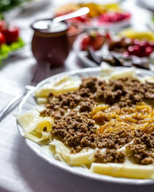 Добавление сыра и соусов для насыщенности вкуса