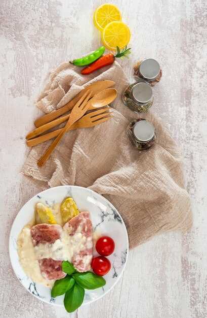 Горячие блюда и салаты с копченым колбасным сыром
