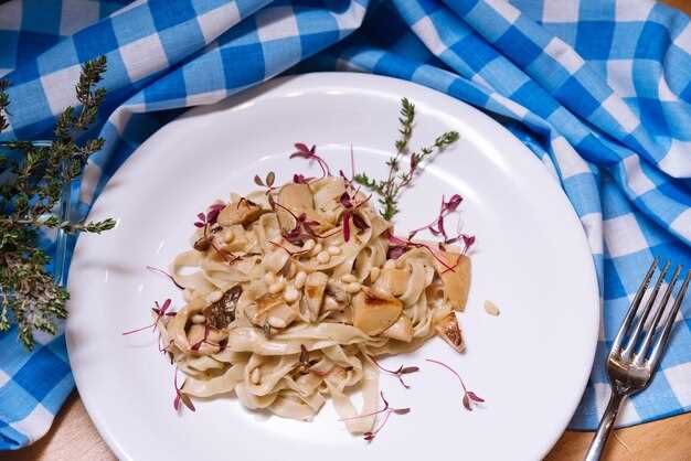 Вермишель с чесночным маслом и пармезаном