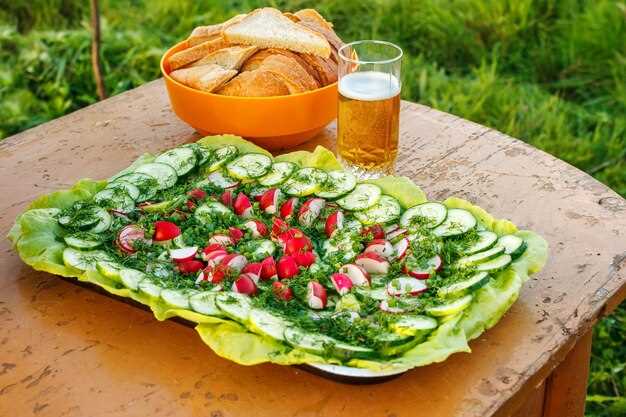 Легкий огуречный салат с укропом и лимонным соком