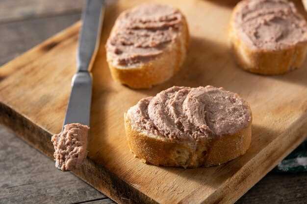 Паста с сайрой и соусом из сливок и чеснока