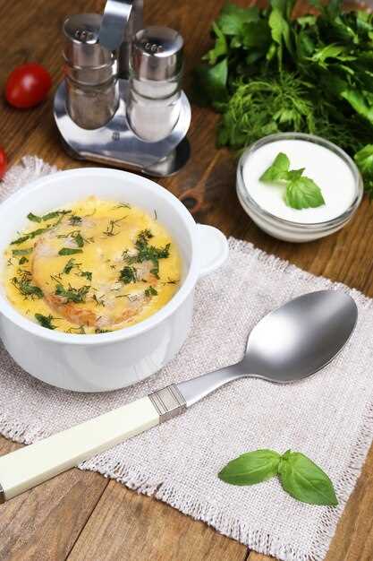 Добавление куриного мяса и создание насыщенного бульона