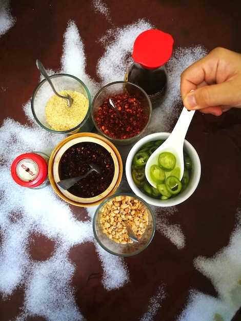 Богатый гаммой вкусовых насыщений, этот продукт содержит множество натрийсодержащих соединений, которые усиливают ощущение умами и способствуют более насыщенному восприятию блюд. Его включение в блюда способствует улучшению обменных процессов и повышает аппетит, особенно у тех, кто предпочитает более глубокие вкусовые оттенки.