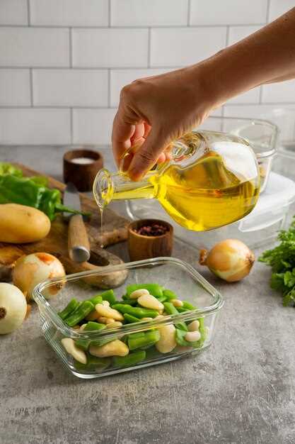 Для приготовления используются мерные емкости следующих объемов: undefined1 стакан (250 мл), <br />3/4 стакана (180 мл), <br />2/3 стакана (160 мл), <br />1/2 стакана (125 мл), <br />1/3 стакана (80 мл), <br />1/4 стакана (60 мл), <br />столовая ложка (15 мл), <br />чайная ложка (5 мл), <br />и 1/5 чайной ложки (около 1 мл).’></p>
<p>Полезный совет: Перед смешиванием ингредиентов рекомендуется слегка взбить чеснок и базилик, чтобы они лучше раскрыли свой аромат. Также можно добавить немного мёда или кленового сиропа для получения деликатной сладковатой нотки, которая отлично подчеркнет кислинку бальзамического уксуса. Храните дрессинг в герметичной емкости в холодильнике не более недели, и перед использованием хорошо взболтывайте.</p>
<h2><span id="ingredienty-k-receptu">Ингредиенты к рецепту:</span></h2>
<p><img itemprop="image" src=