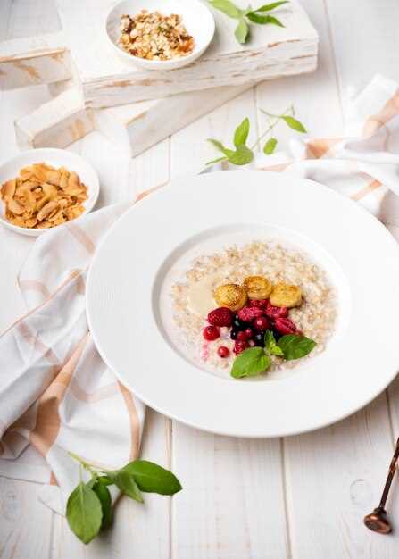 Ячневая каша с йогуртом и фруктами: свежий дневной перекус